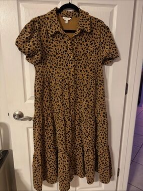 crown & ivy Tan Leopard Print Tiered Button-Front Dress